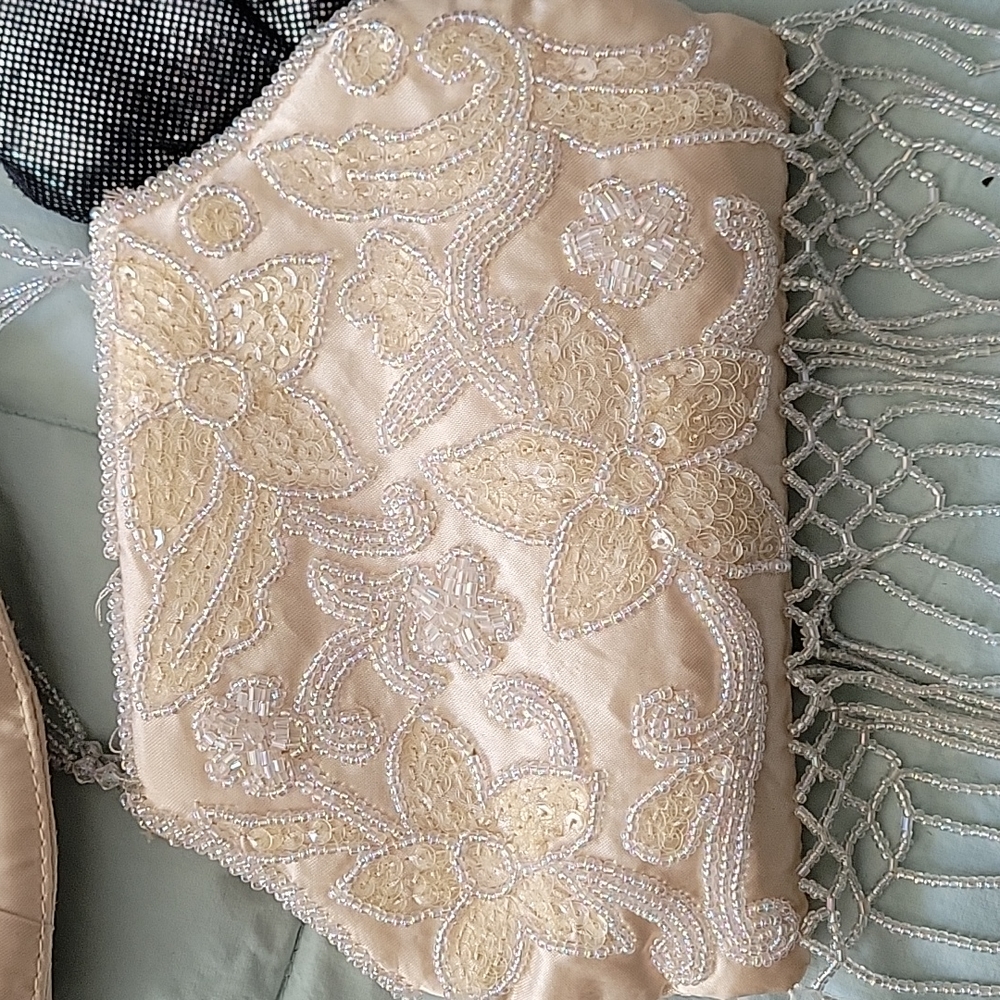 4 ASSORTMENTS OR EVENING BAGS - Picture 16 of 16